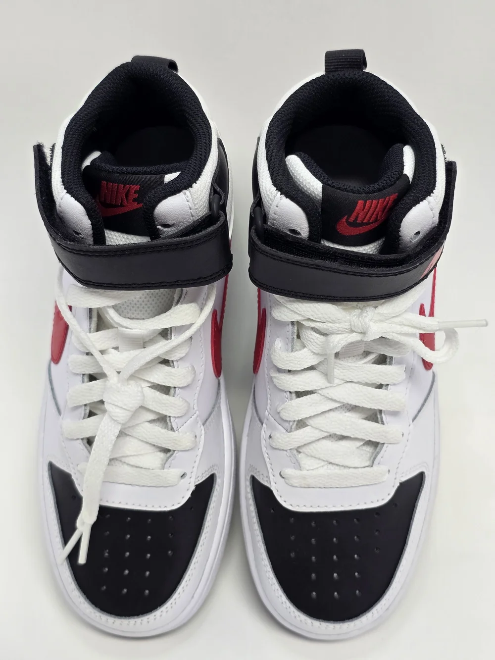 Nike Kids Black and White Sneaker - US 4Y